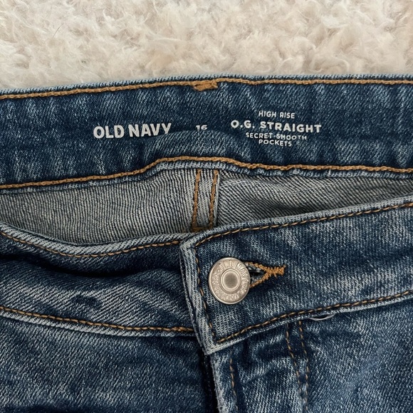 Old Navy OG High Rise Straight Distressed Jean Shorts - Picture 2 of 4